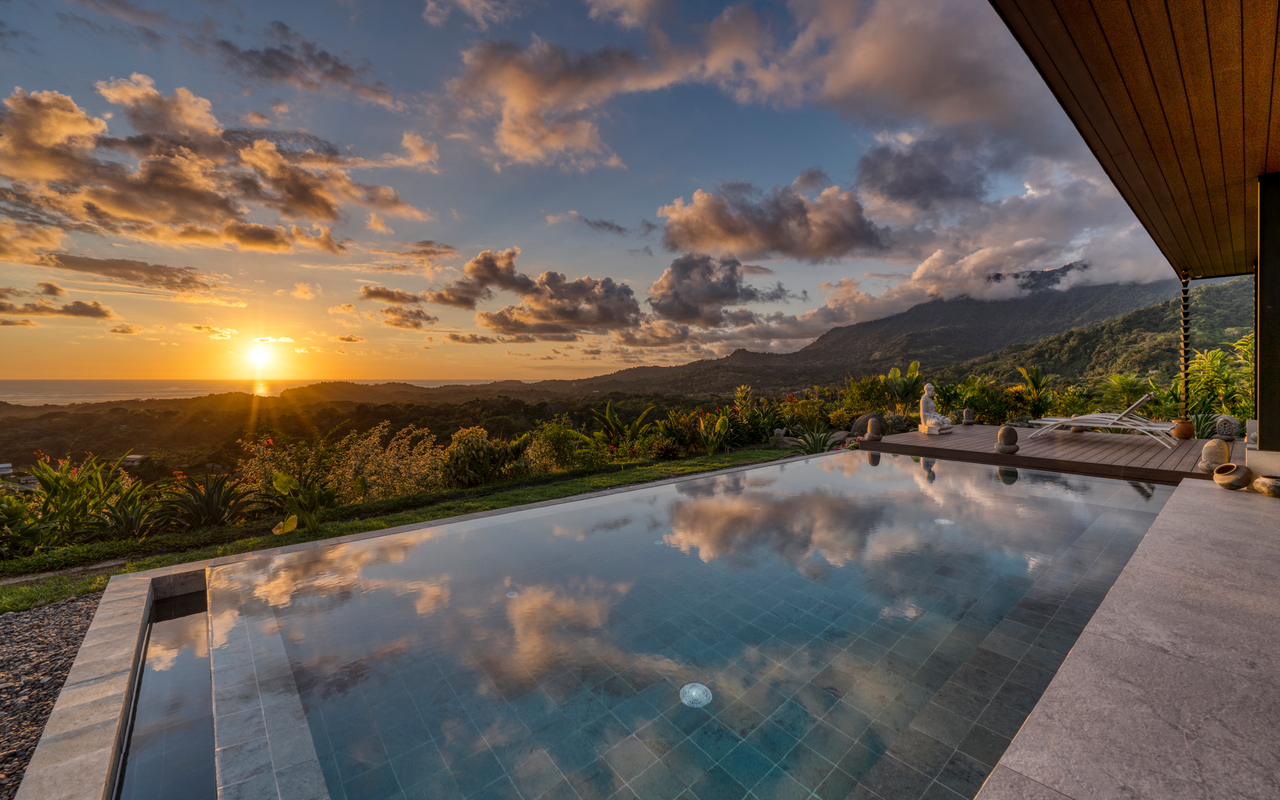 Luxury House with Spectacular Sunset and Ocean Views in Ojochal