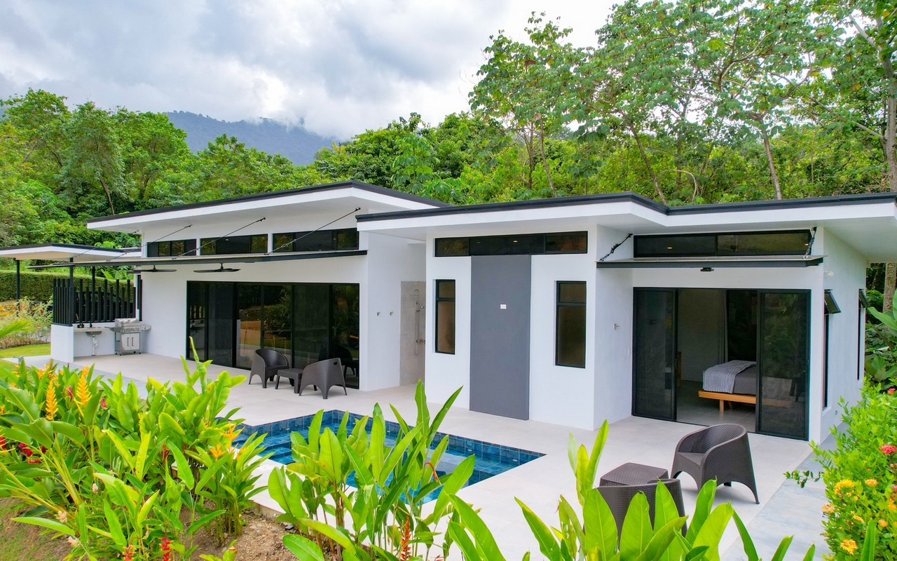 Turnkey Tropical Residence with Privacy in Ojochal