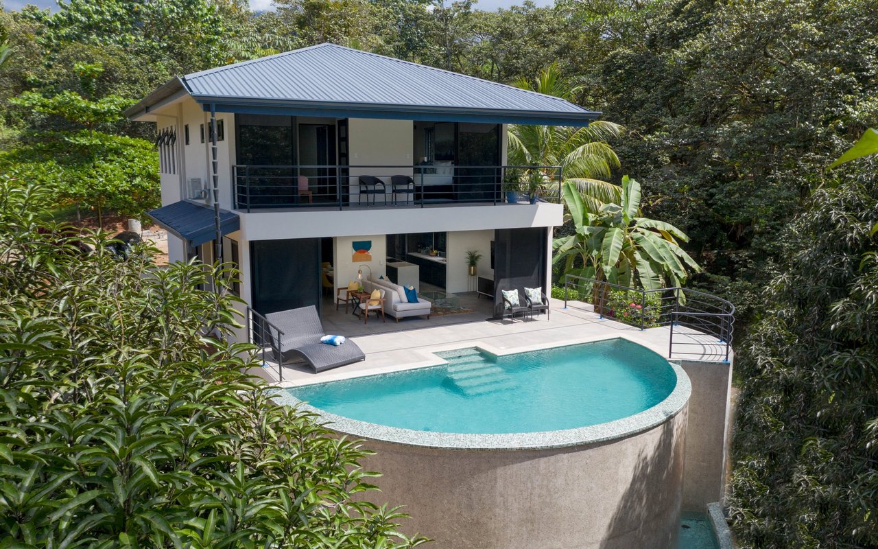 Luxury Home and Guest House with Easy Access in Ojochal