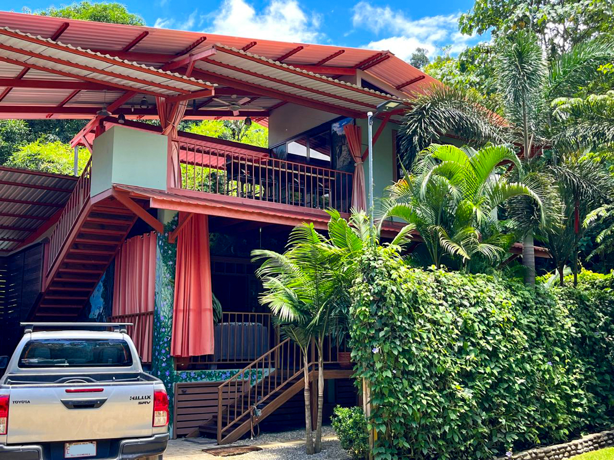 Affordable Home Walking Distance to the Beach and Dominical