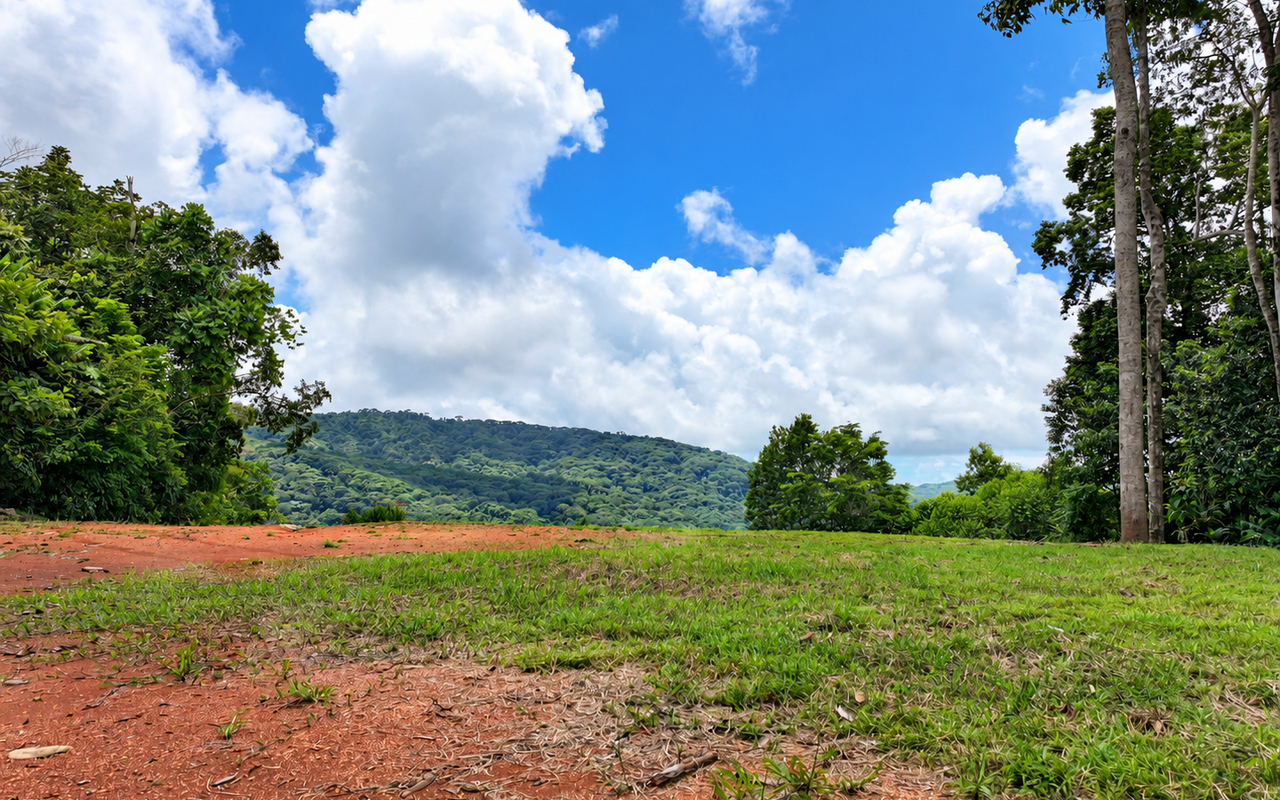 Lot with Building Sites and Mountain View Close to Dominical