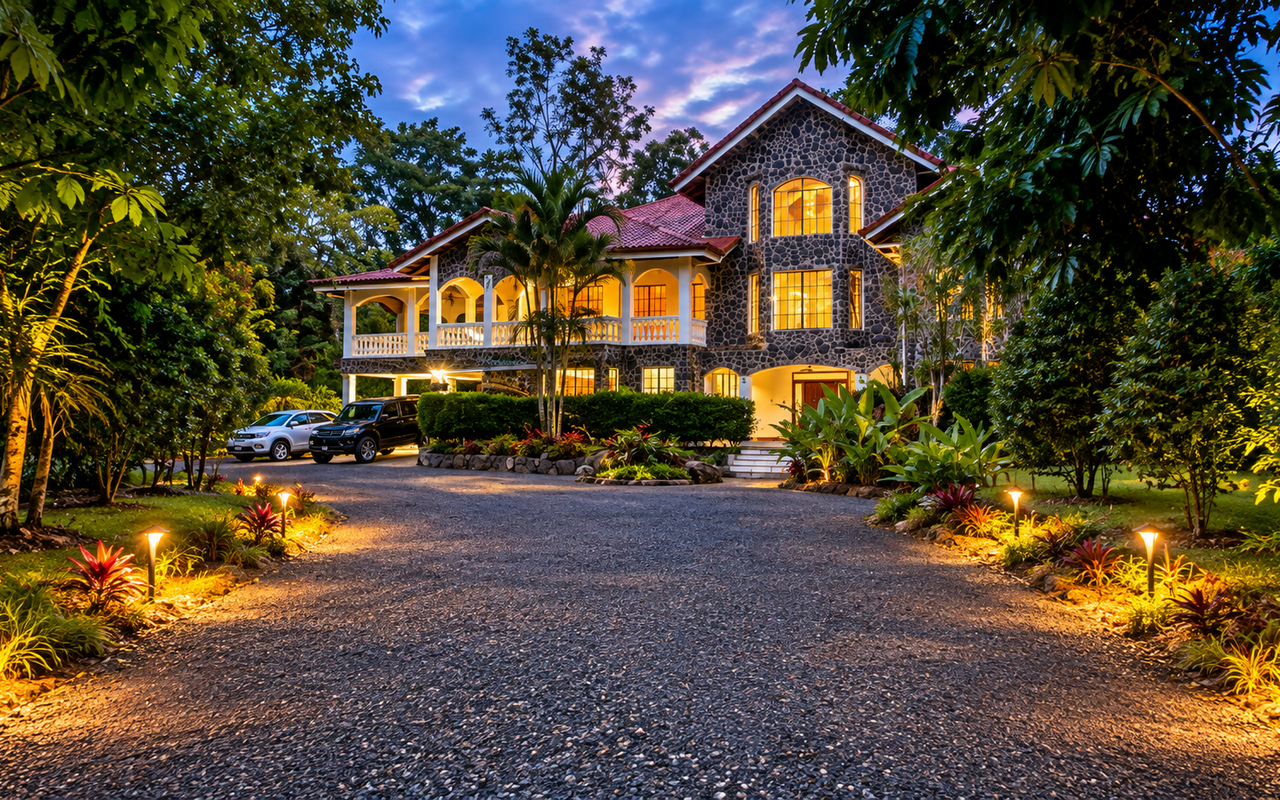 5 Bedroom Luxury Home with Fruit Gardens in San Isidro