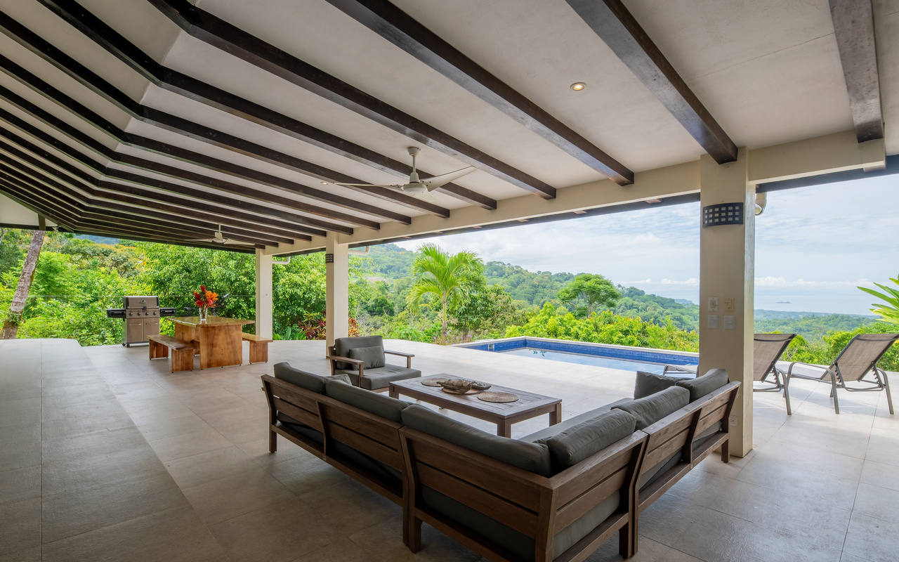 Ocean View House Surrounded by Rainforest Close to Uvita