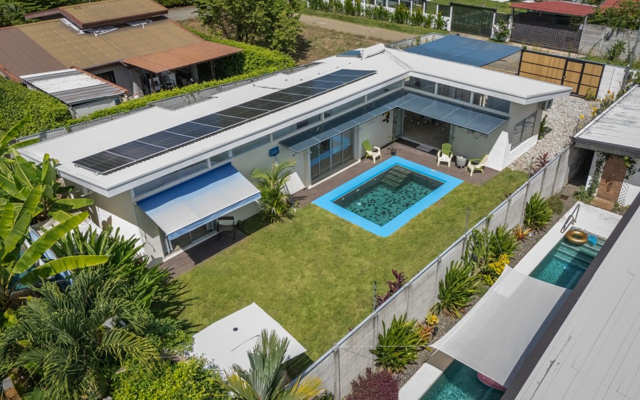 Modern House Close to Beaches and Amenities in Uvita