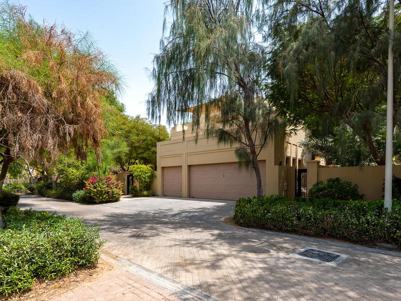 Maintained Camellia Home with Garden View