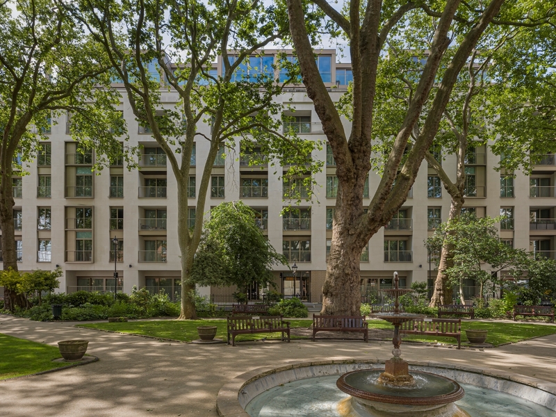 Generously proportioned and immaculately finished apartment in Belgravia