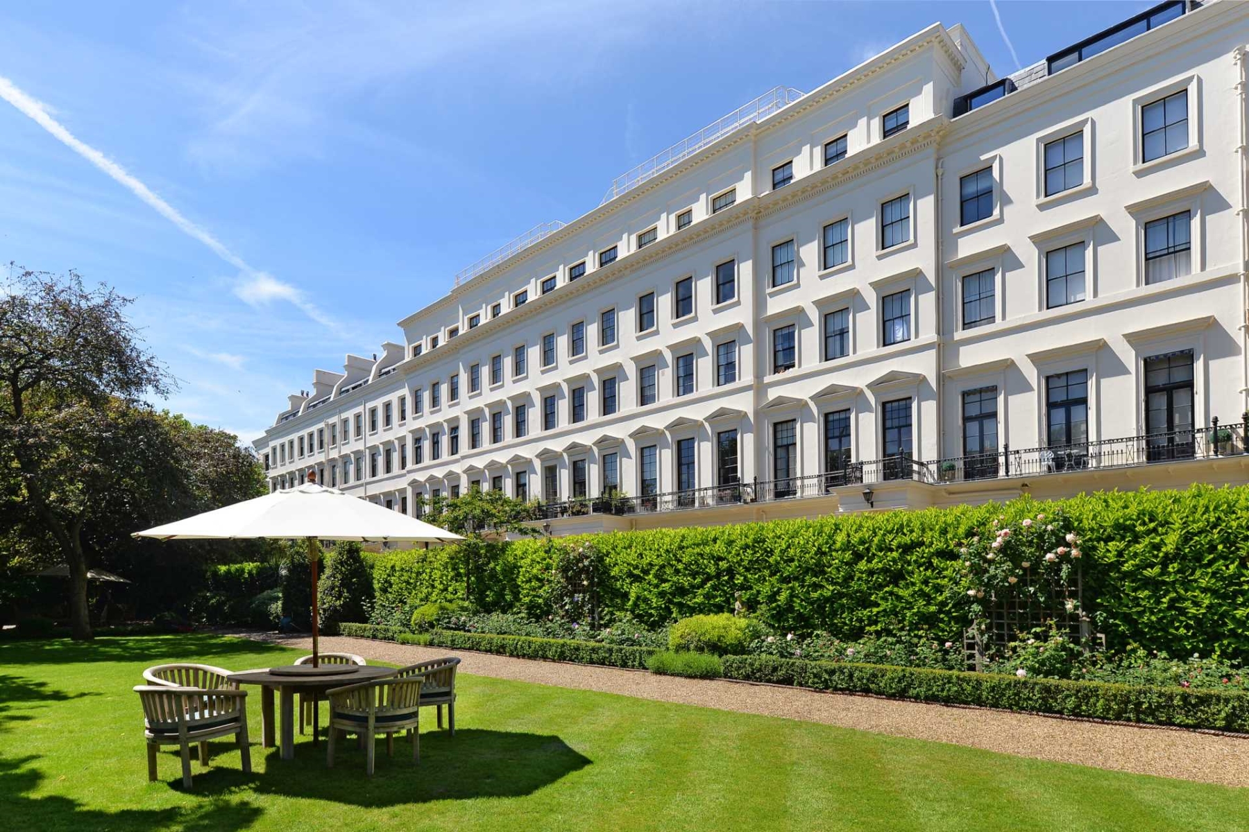 Flat for Sale in Hyde Park Gardens Stunning threebedroom apartment in