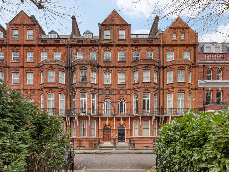 Exceptional freehold building in Kensington