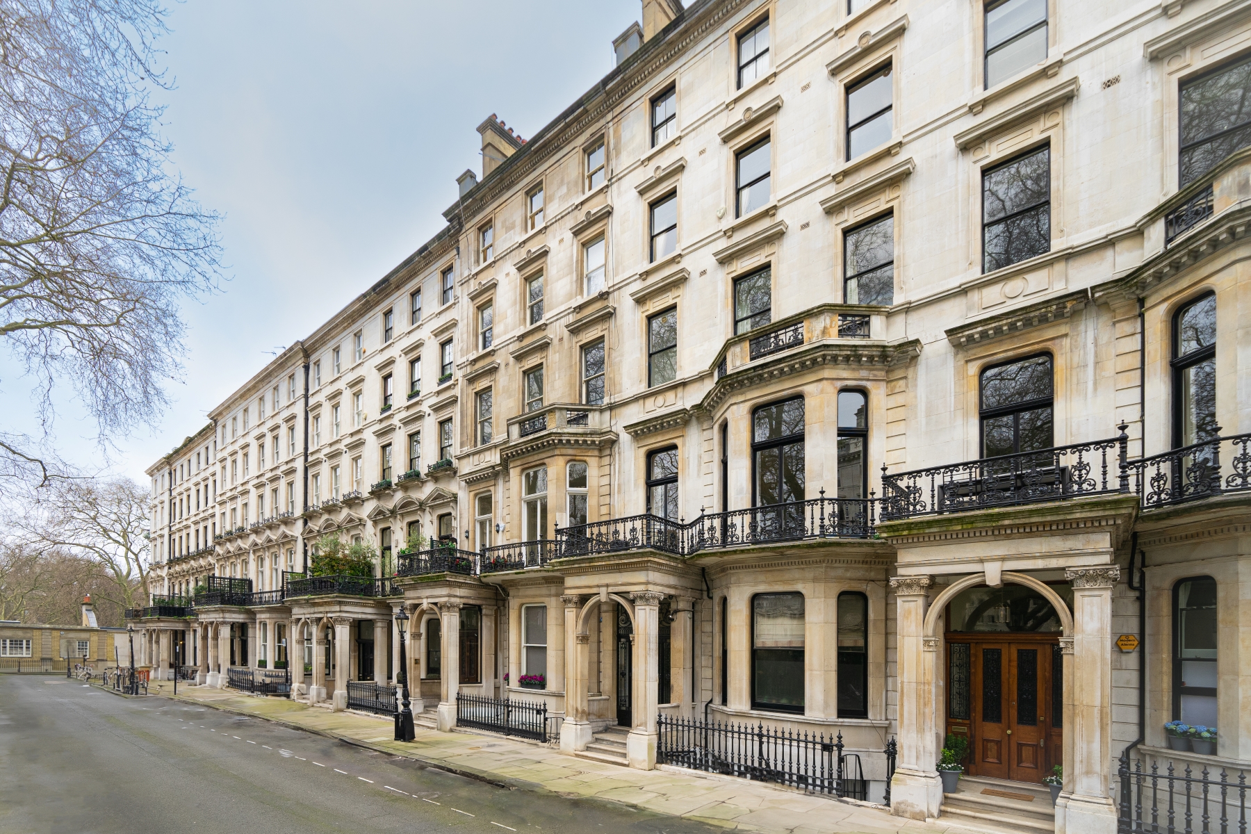 Flat for Rent in Ennismore Gardens Modern threebedroom flat in