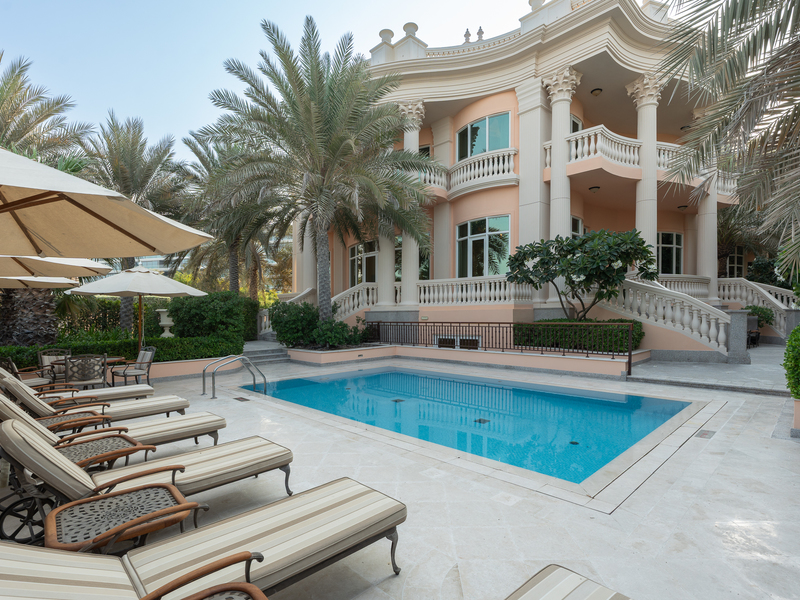 Beachfront Mansion in Raffles Residences the Palm