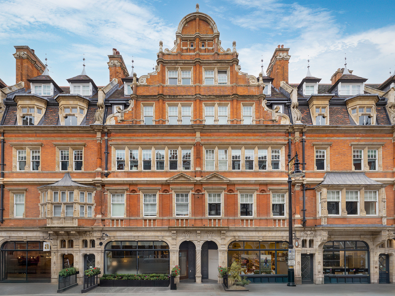 A refined three-bedroom apartment with private balconies in the heart of Mayfair