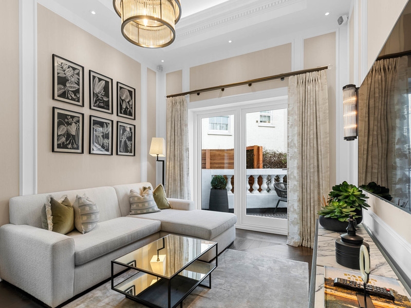 Sophisticated apartment moments away from Kensington Gardens