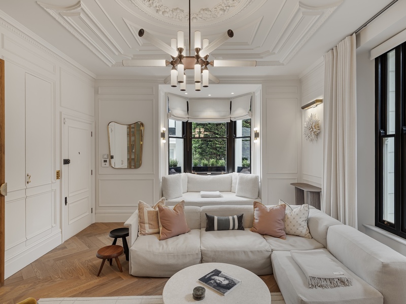 Impeccably Designed Two-Bedroom Maisonette with large garden