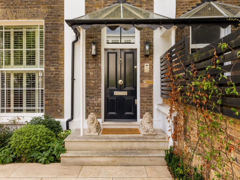 Exquisitely appointed family residence in Notting Hill