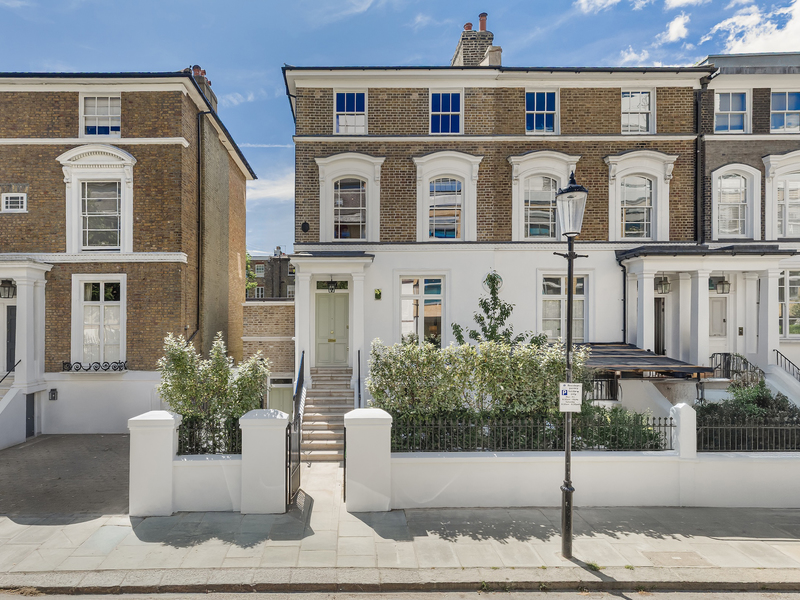 An elegant turnkey residence in Chelsea