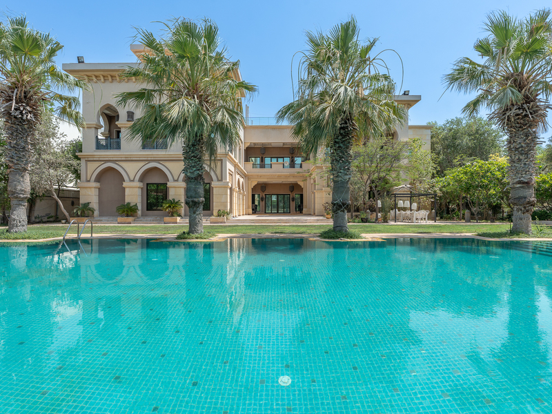 Opulent Mansion in Highly Exclusive Neighbourhood