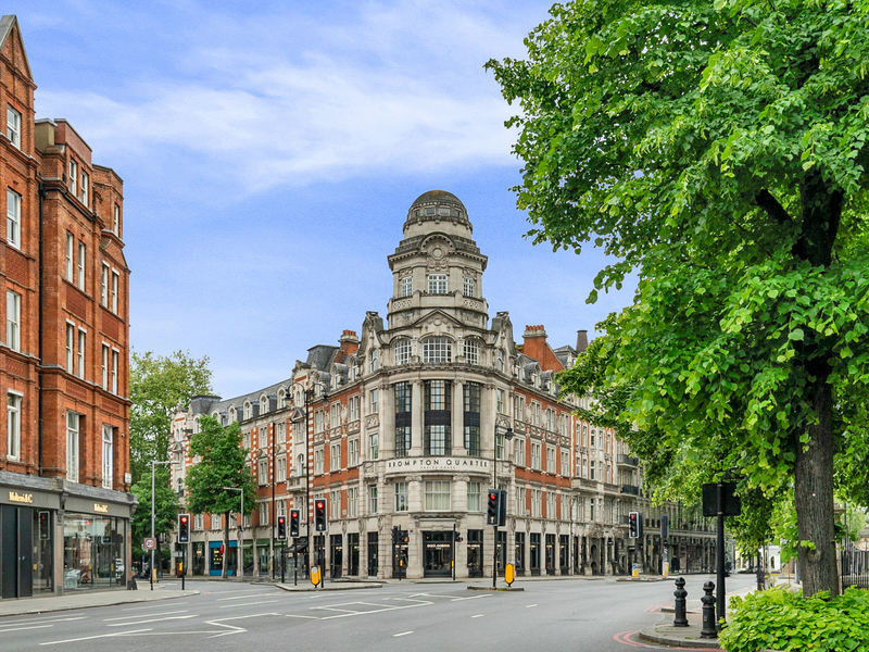 Stunning lateral apartment moments away from Harrods