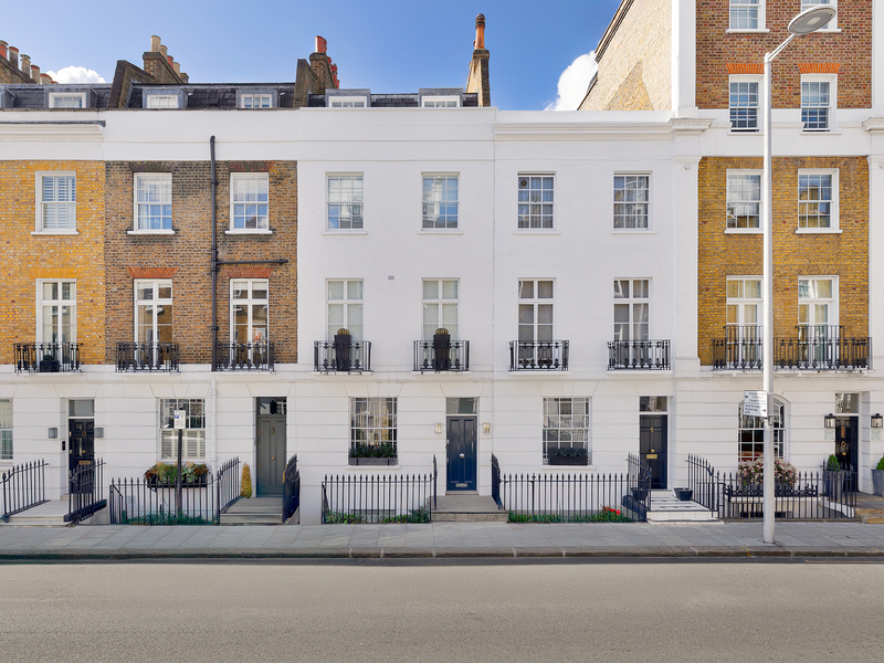 Elegant Chelsea Townhouse with Roof Terrace