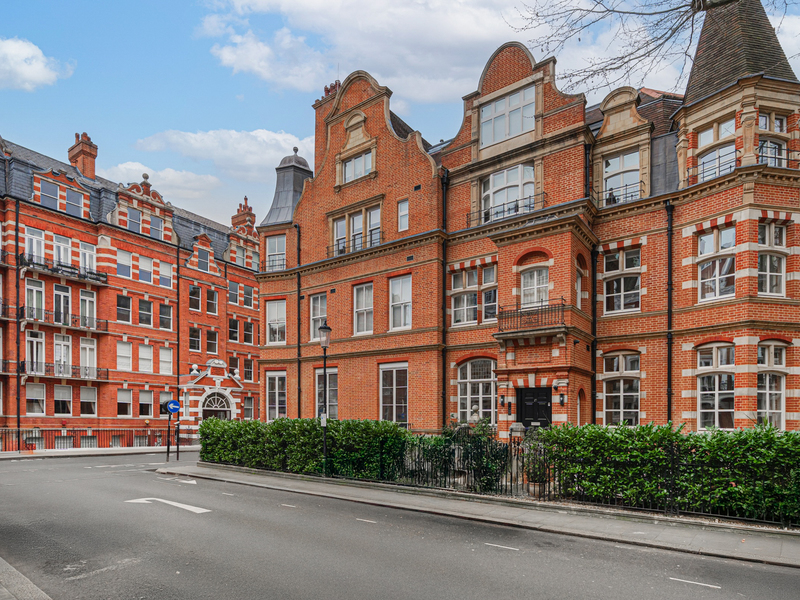 Beautiful apartment moments away from Kensington Gardens