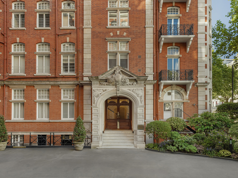 Light-Filled South Kensington Penthouse with Lift and Porter
