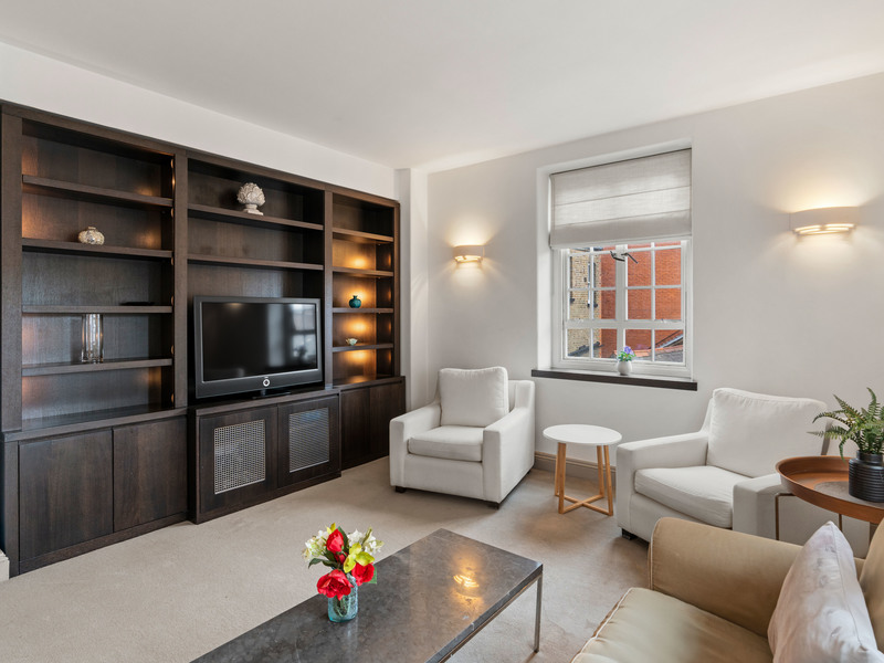 A Bright Chelsea Apartment in Swan Court