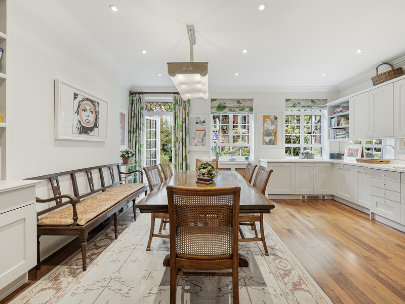 Elegant Chelsea townhouse with access to communal gardens
