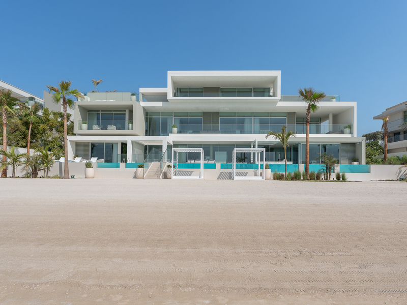 Contemporary Mansion in Exclusive Location