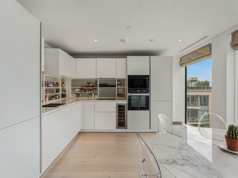 Four-Bedroom Lateral Apartment in Fairwater House, Chelsea Creek