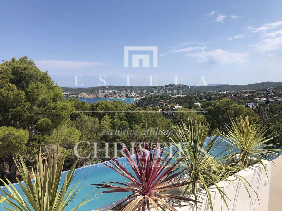 4 Bedroom Villa/Townhouse's Image 6