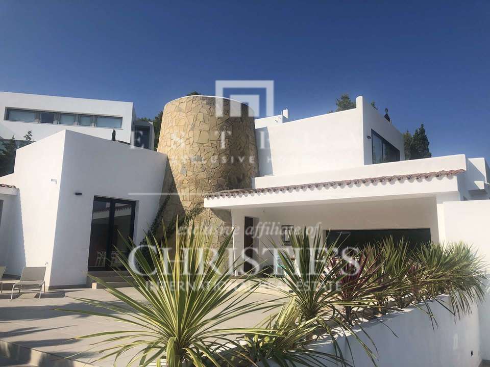 4 Bedroom Villa/Townhouse's Image 5