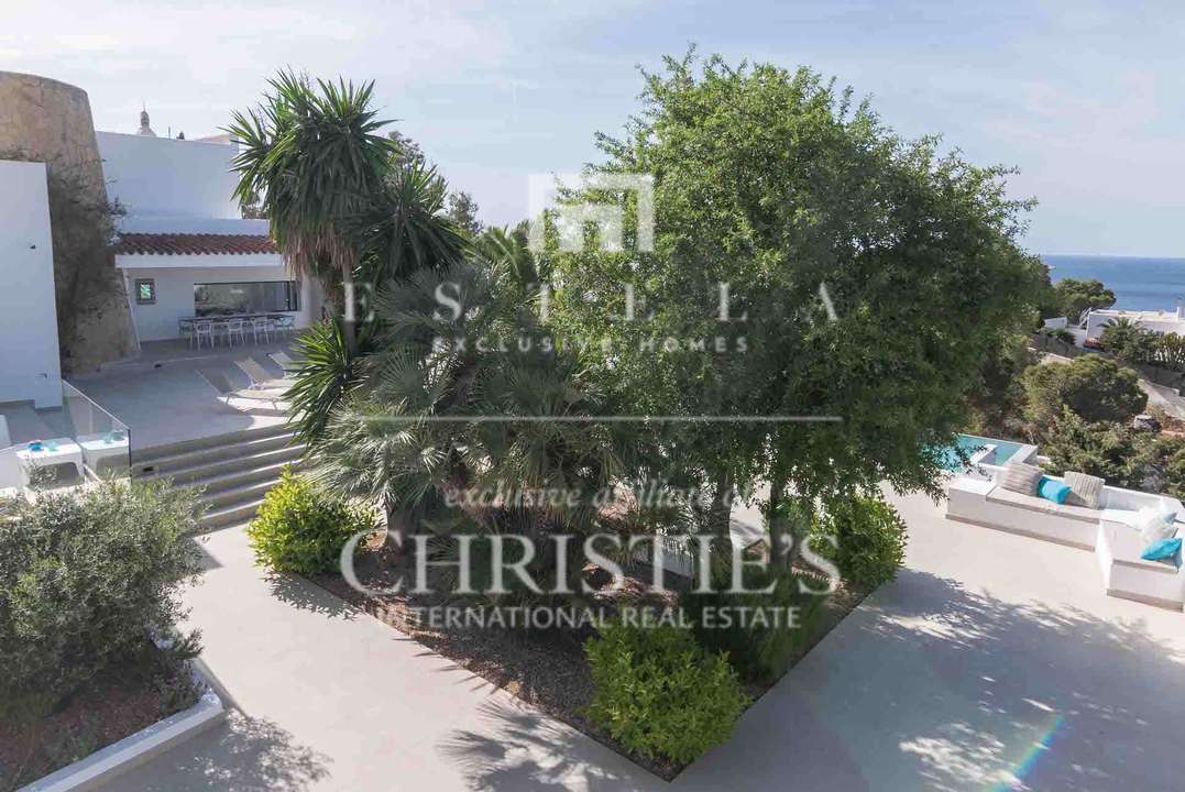4 Bedroom Villa/Townhouse's Image 3
