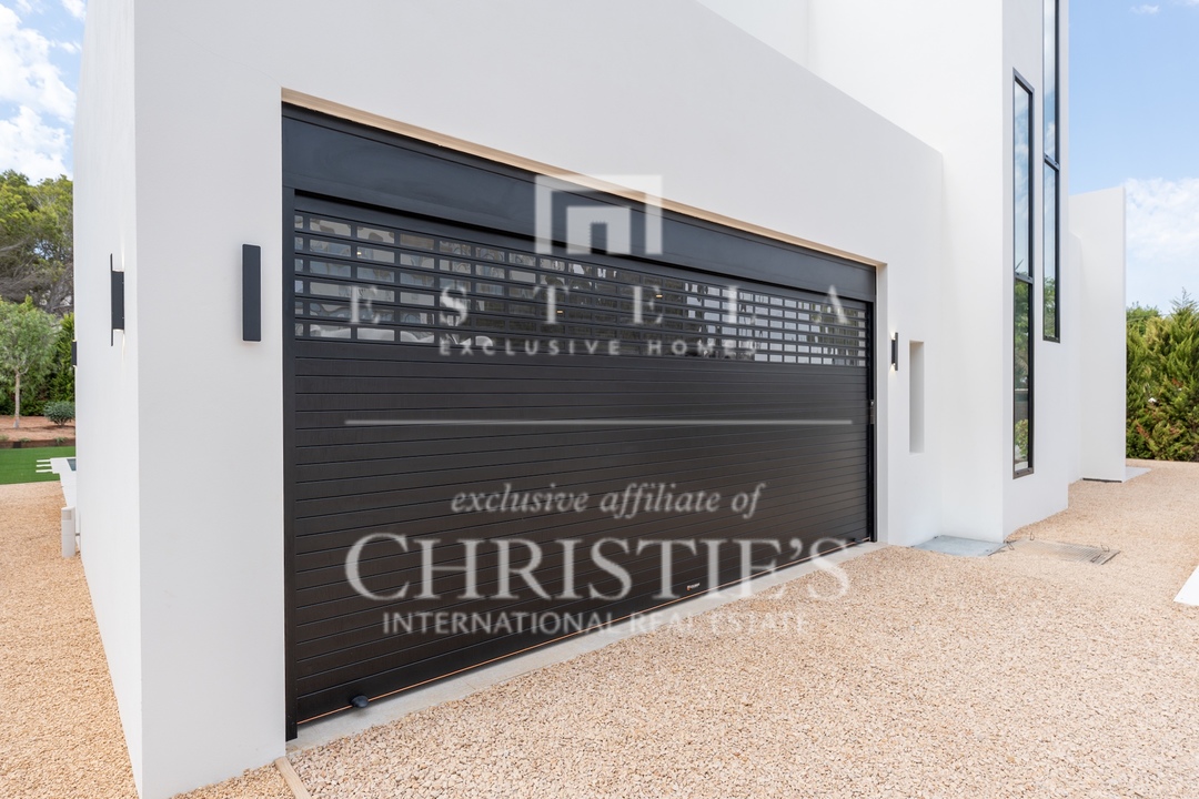 4 Bedroom Villa/Townhouse's Image 21
