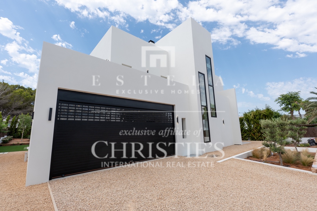 4 Bedroom Villa/Townhouse's Image 20