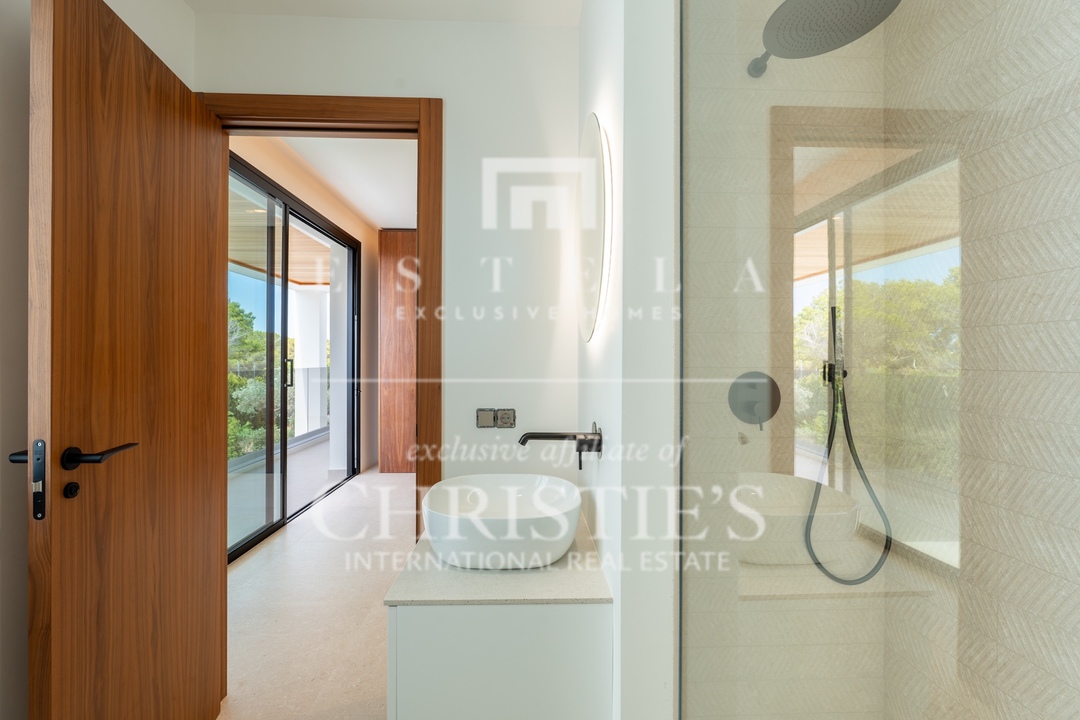 5 Bedroom Villa/Townhouse's Image 18