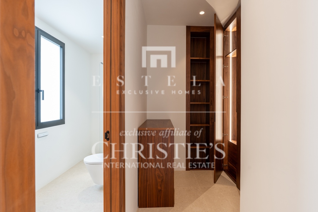 7 Bedroom Villa/Townhouse's Image 21