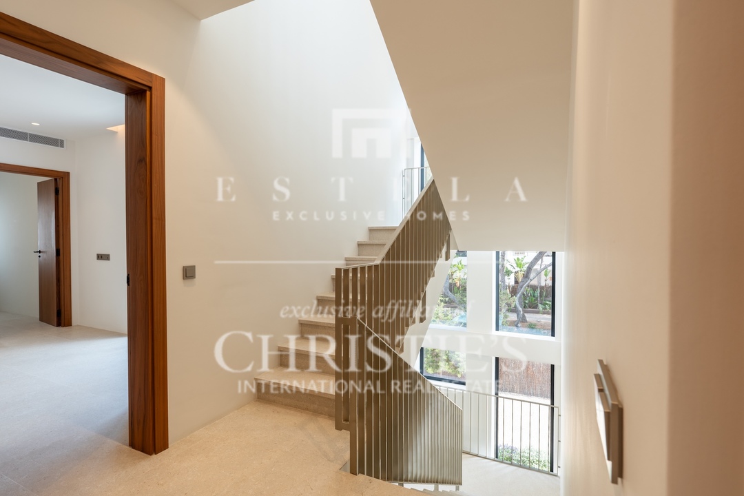 7 Bedroom Villa/Townhouse's Image 28
