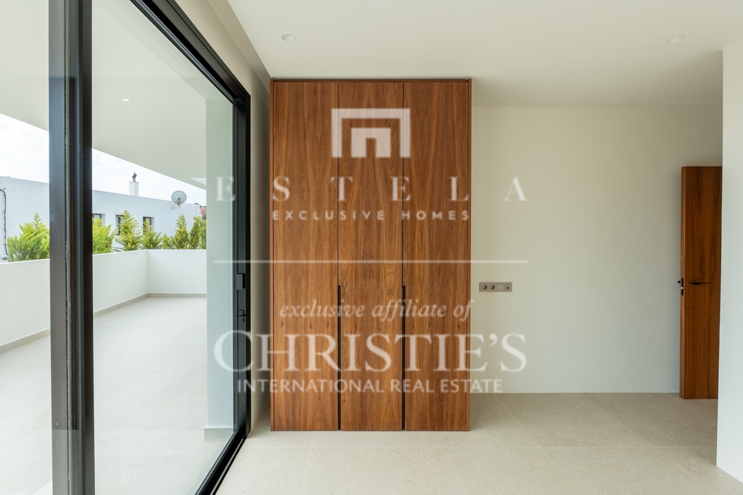 7 Bedroom Villa/Townhouse's Image 24