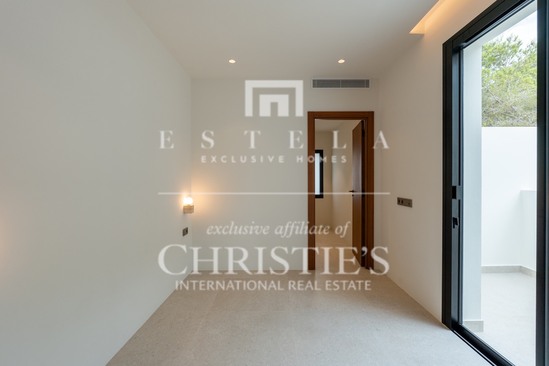 7 Bedroom Villa/Townhouse's Image 14