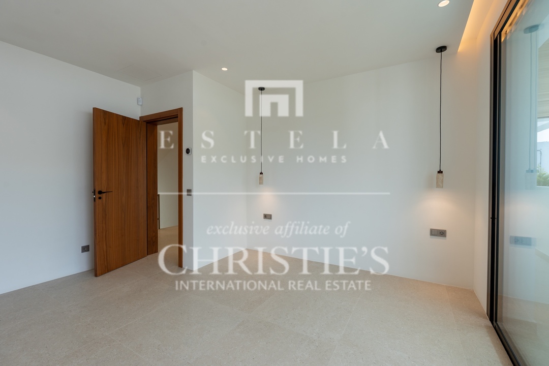 7 Bedroom Villa/Townhouse's Image 19