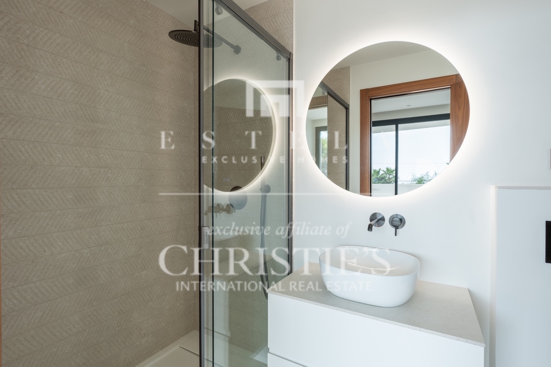 7 Bedroom Villa/Townhouse's Image 26