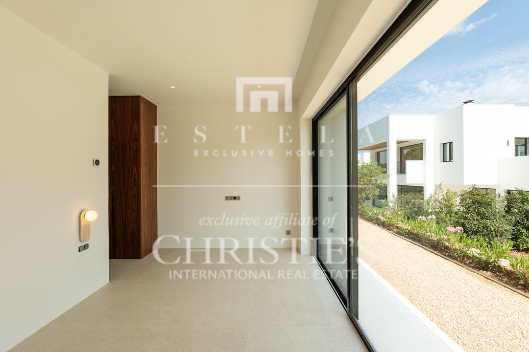 7 Bedroom Villa/Townhouse's Image 36