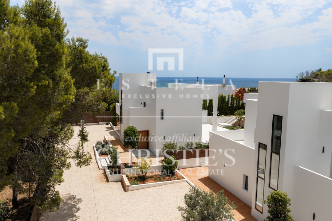 7 Bedroom Villa/Townhouse's Image 43