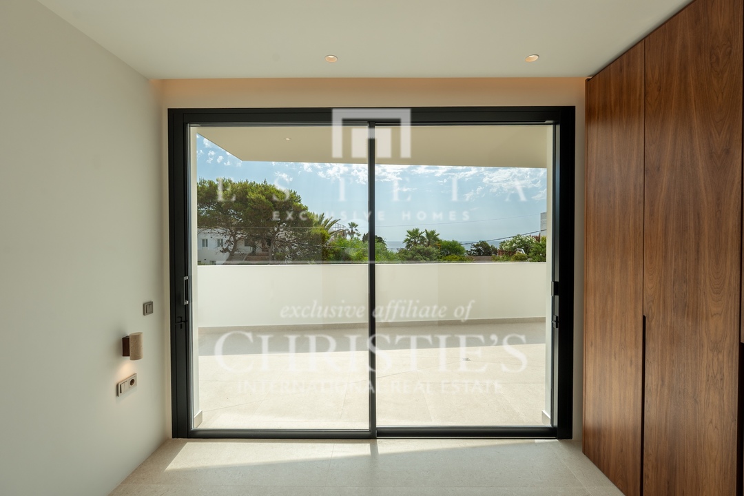 7 Bedroom Villa/Townhouse's Image 27