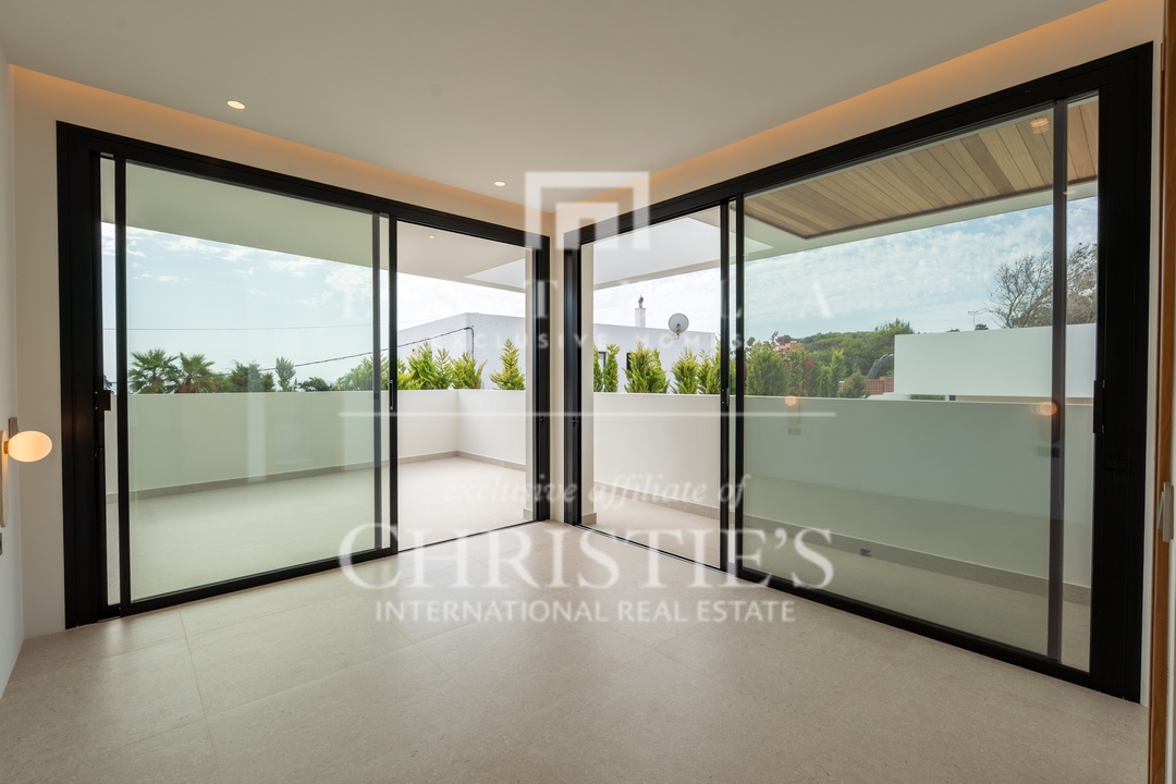 7 Bedroom Villa/Townhouse's Image 29