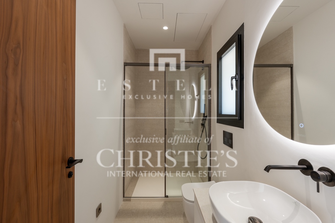 7 Bedroom Villa/Townhouse's Image 38