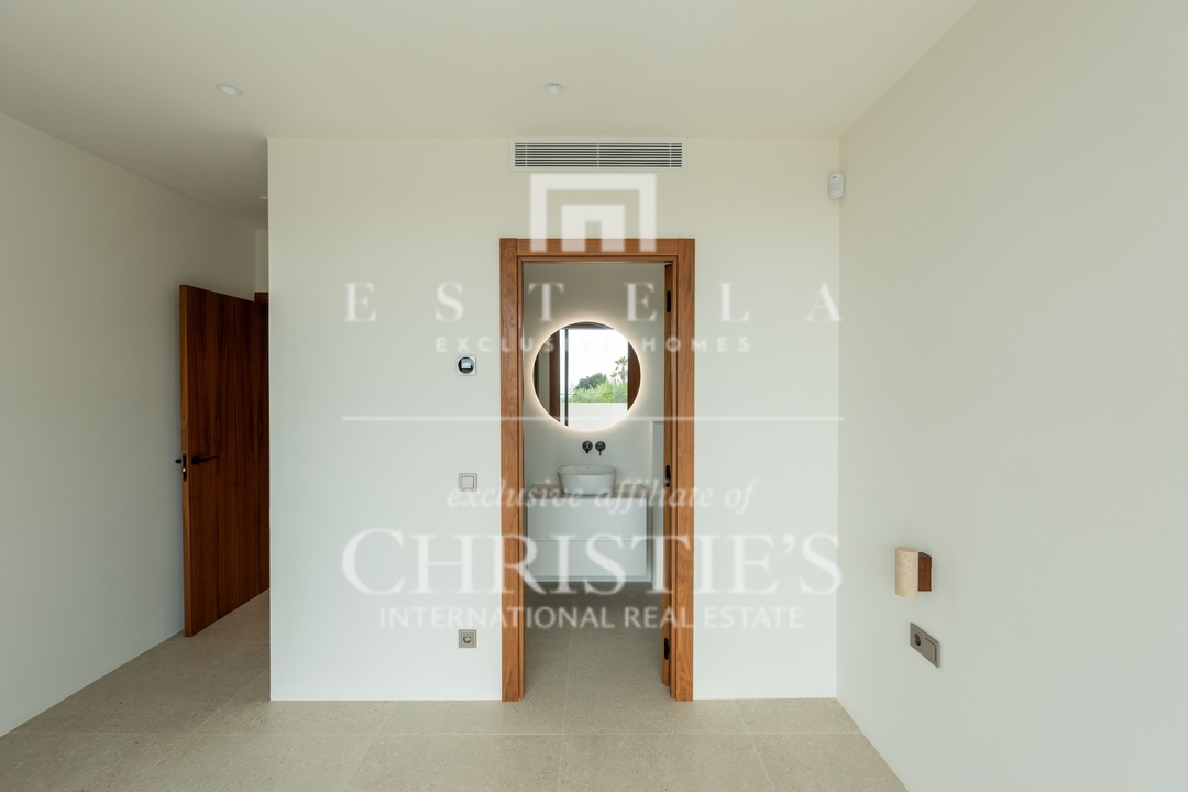 7 Bedroom Villa/Townhouse's Image 25