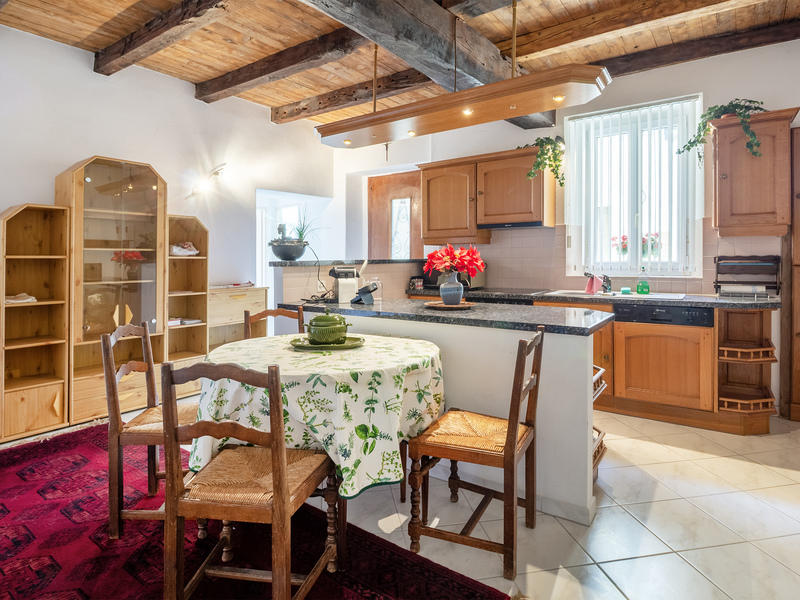 7-Zimmer Einfamilienhaus in Sigirino - Wohn- und Essbereich