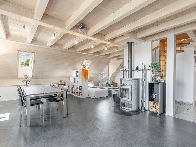 4.5-Zimmer Maisonette in Humlikon - Wohn- und Essbereich
