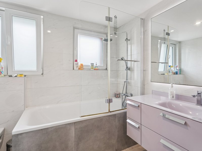 Maison individuelle de 8.5 pièces à Romont FR - Salle de bain