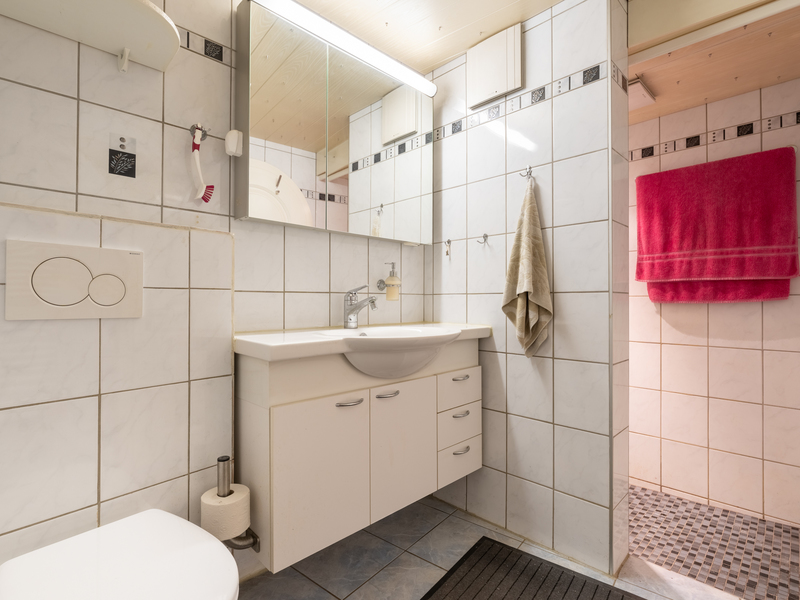 Maison individuelle de 3 pièces à Utzigen - Salle de bain